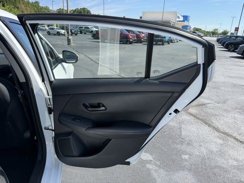 Used 2024 Nissan Sentra SV FWD image 12