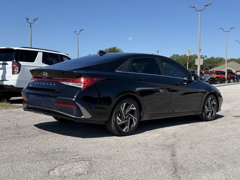 Used 2024 Hyundai Elantra SEL w/ Convenience Package FWD image 5