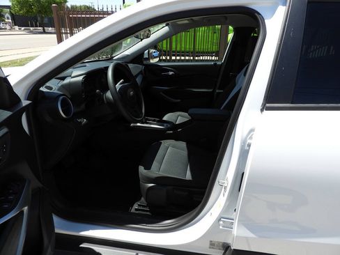 Used 2025 Chevrolet Trax LS w/ LS Convenience Package FWD image 15