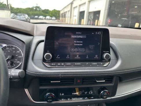 Used 2023 Nissan Rogue SV FWD image 7