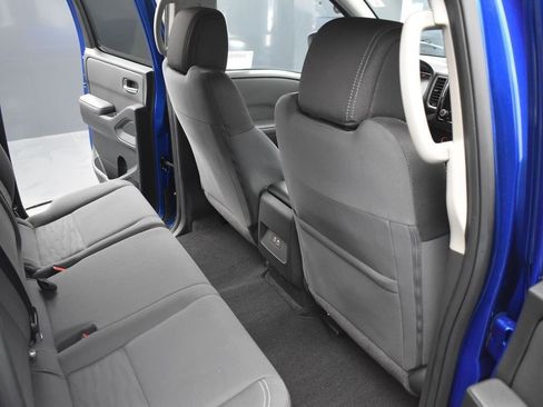 Used 2024 Nissan Frontier SV image 18