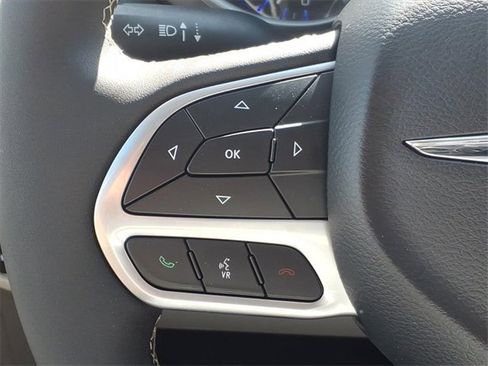 Used 2024 Chrysler Pacifica Touring-L image 23