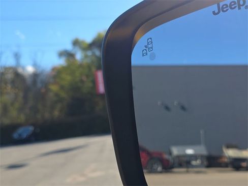 Used 2023 Jeep Renegade Altitude image 31