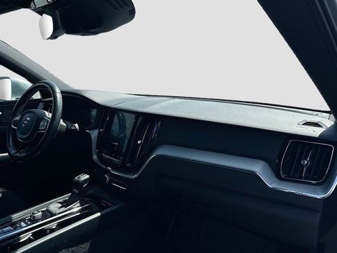 Used 2018 Volvo XC60 T5 R-Design w/ Convenience Package image 27