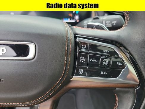 Used 2022 Jeep Grand Cherokee Summit w/ Luxury Tech Group V AWD/4WD image 12