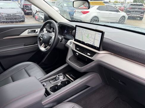 Used 2025 Ford Explorer Active w/ Active Comfort Package RWD image 8