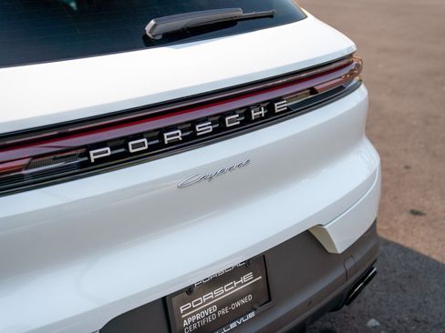 Certified 2026 Porsche Cayenne AWD/4WD image 30