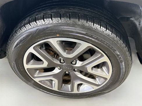 Used 2016 Jeep Renegade Latitude w/ Popular Equipment Group AWD/4WD image 33