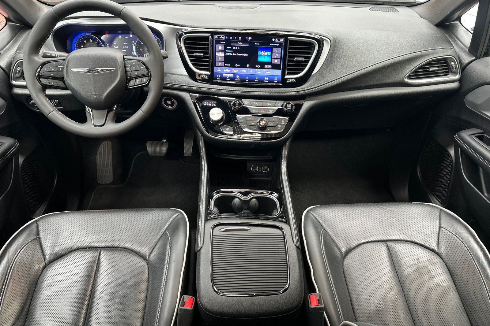 Used 2025 Chrysler Pacifica Limited FWD image 18