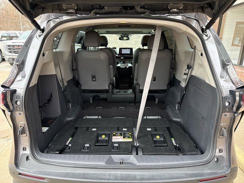 Used 2024 Toyota Sienna XLE image 21