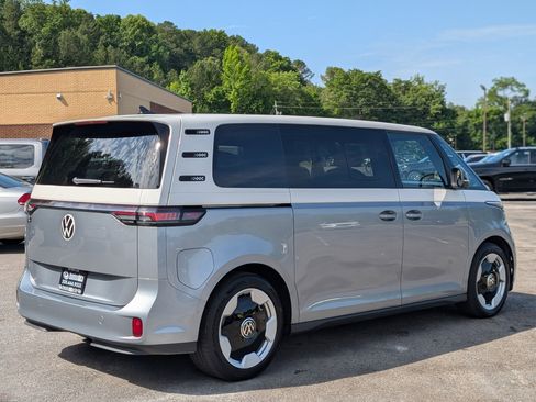 Used 2025 Volkswagen ID. Buzz Pro S Plus RWD image 9