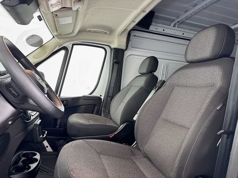 Used 2025 RAM ProMaster 2500 w/ Convenience Group FWD image 32