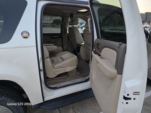 Used 2010 Chevrolet Suburban LTZ image 19