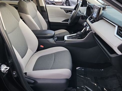 Used 2022 Toyota RAV4 XLE image 19