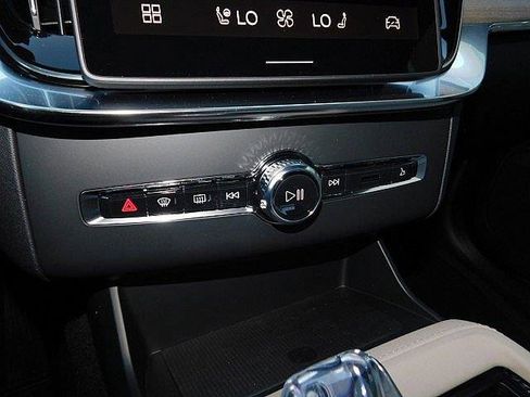 New 2026 Volvo XC90 T8 Ultra w/ Protection Package Premier AWD/4WD image 19