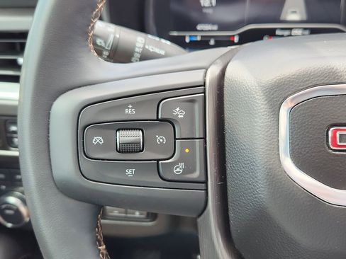 Used 2024 GMC Yukon AT4 w/ Technology Package AWD/4WD image 15