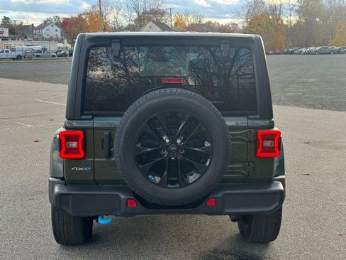 Used 2022 Jeep Wrangler Unlimited Sahara w/ Cold Weather Group image 6