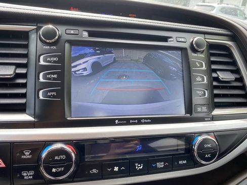 Used 2017 Toyota Highlander XLE w/ Carpet Mat Package AWD/4WD image 15
