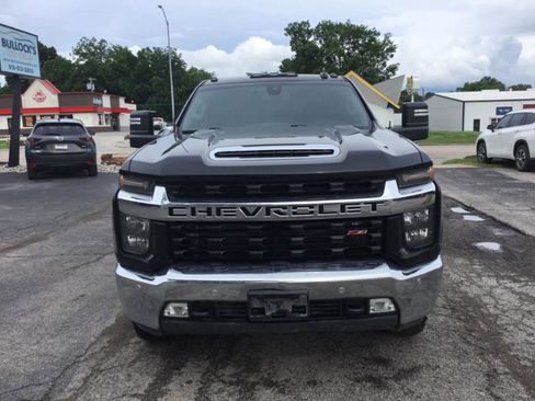 Used 2022 Chevrolet Silverado 2500 LT w/ Convenience Package AWD/4WD image 2