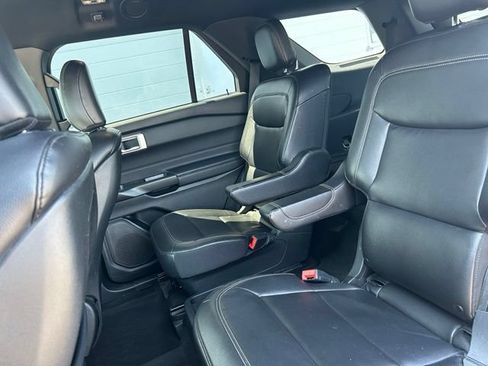 Used 2020 Ford Explorer XLT w/ Equipment Group 202A AWD/4WD image 9
