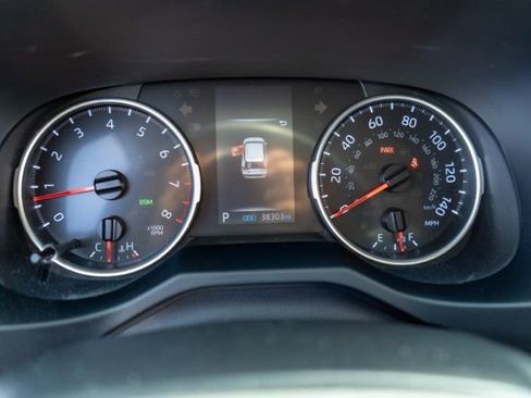 Used 2021 Toyota RAV4 XLE Premium AWD/4WD image 20