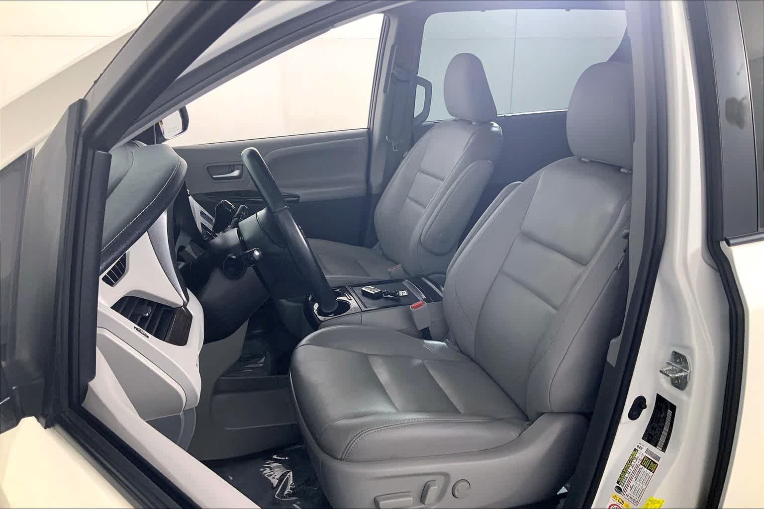 Used 2018 Toyota Sienna XLE Premium w/ Outdoor Package AWD/4WD image 8