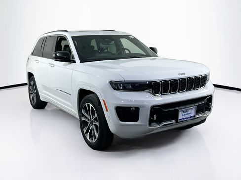 Used 2023 Jeep Grand Cherokee Overland AWD/4WD image 3