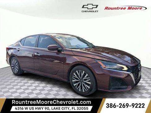 Used 2023 Nissan Altima 2.5 SV image 1