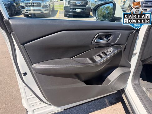 Used 2024 Nissan Rogue SV FWD image 25