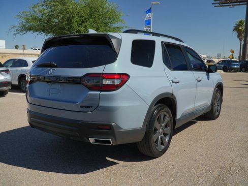 Used 2025 Honda Pilot Sport image 5