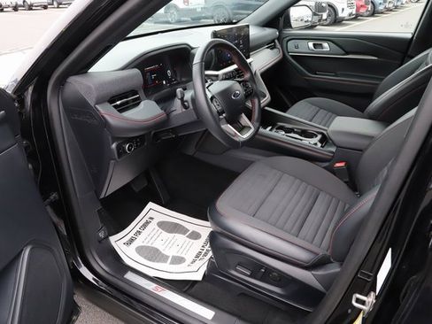 Used 2025 Ford Explorer ST-Line w/ ST-Line Street Pack image 13