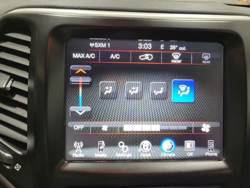Used 2018 Jeep Cherokee Latitude Plus image 36
