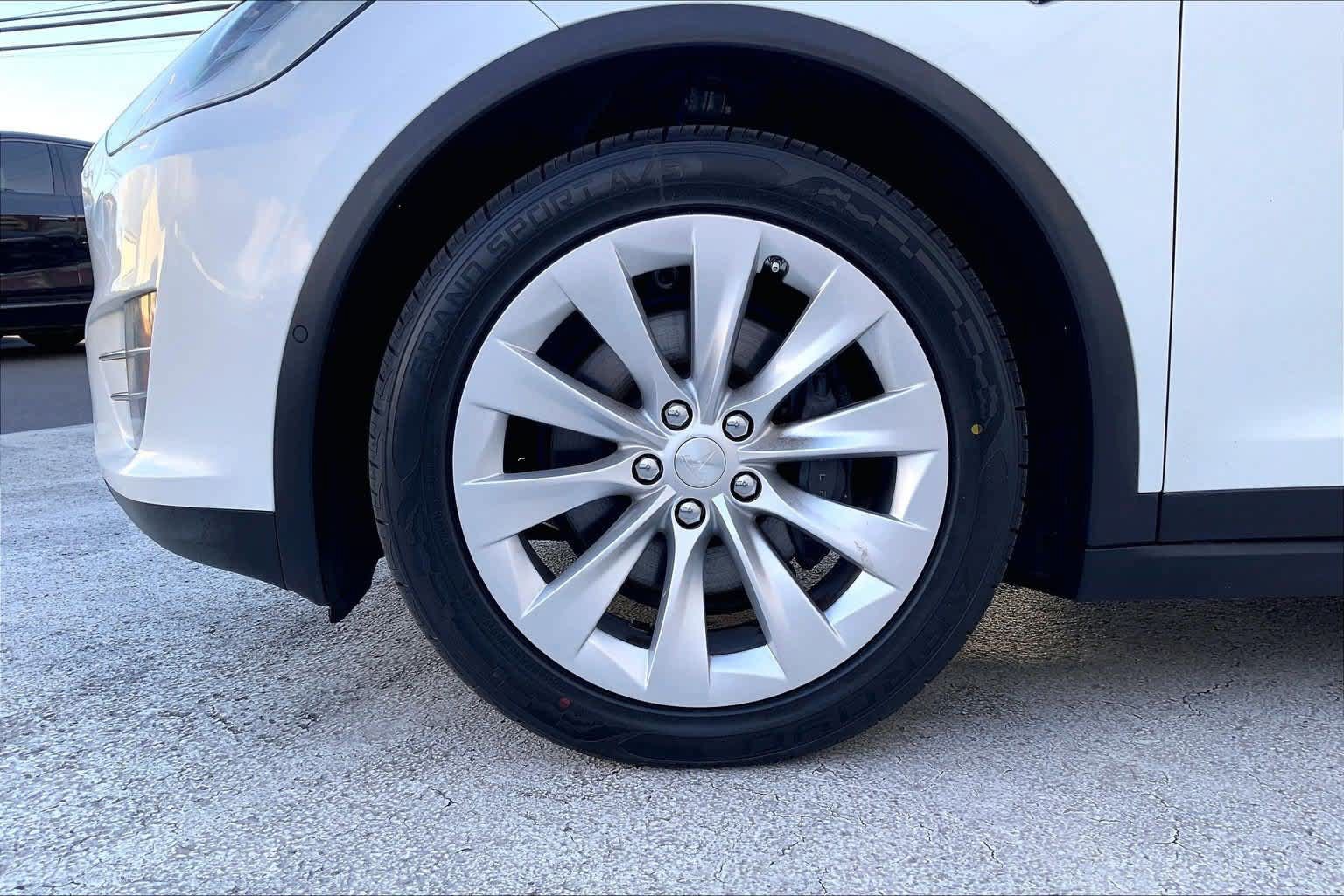 Used 2018 Tesla Model X 75D AWD/4WD image 7