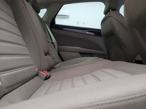 Used 2020 Ford Fusion SE FWD image 19