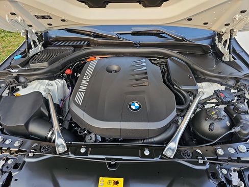 New 2026 BMW 550e xDrive w/ Executive Package AWD/4WD image 32