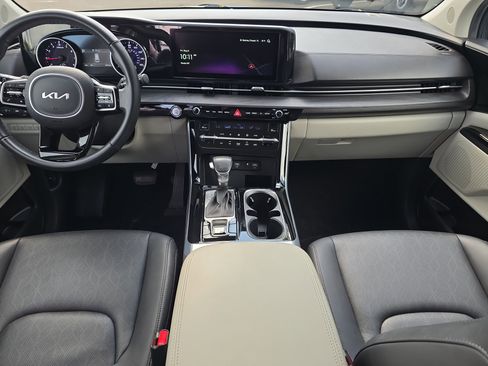 Used 2023 Kia Carnival EX FWD image 13