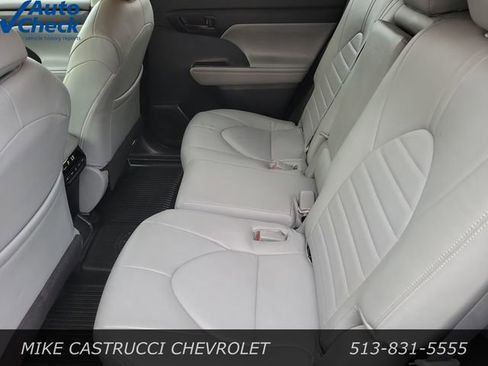 Used 2023 Toyota Highlander L FWD image 25