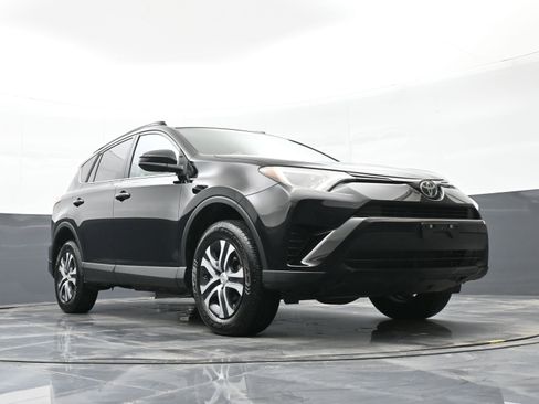 Used 2017 Toyota RAV4 LE image 37