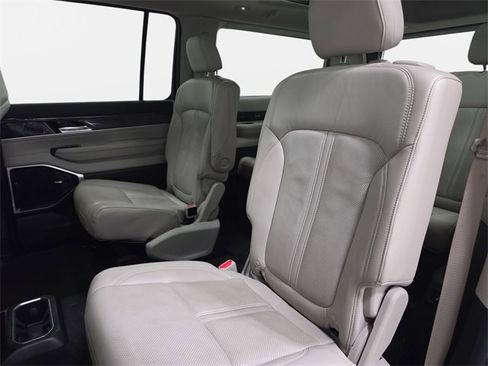 Used 2022 Jeep Wagoneer Series III w/ Premium Group I image 13