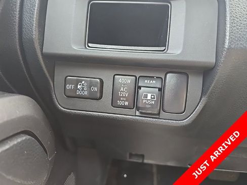 Used 2017 Toyota Tacoma TRD Sport image 12