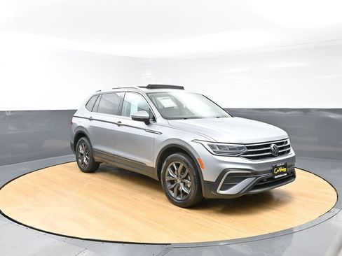 Used 2022 Volkswagen Tiguan SE FWD image 9