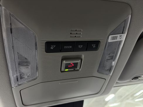 Used 2025 Toyota RAV4 LE AWD/4WD image 20