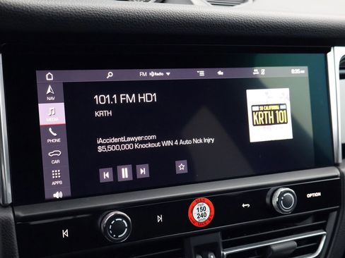 Certified 2025 Porsche Macan image 17