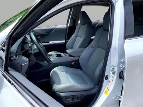 Used 2024 Toyota Venza Limited AWD/4WD image 8