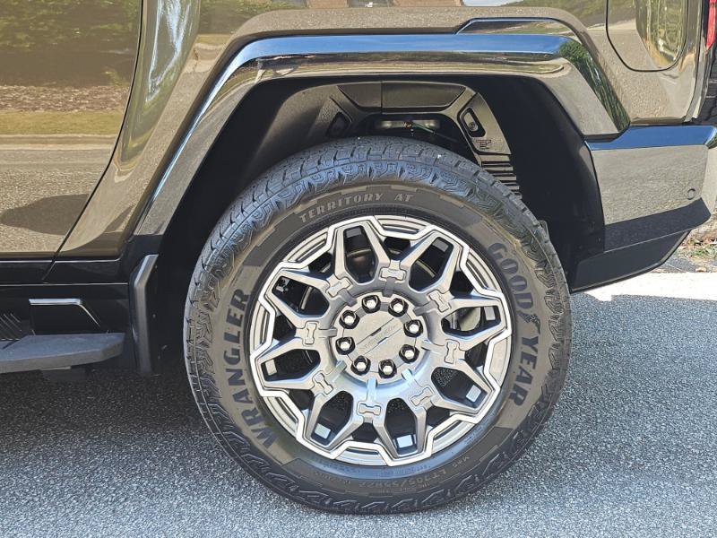 Used 2025 GMC Hummer EV 3X AWD/4WD image 17