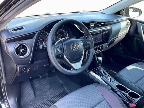 Used 2018 Toyota Corolla LE image 16