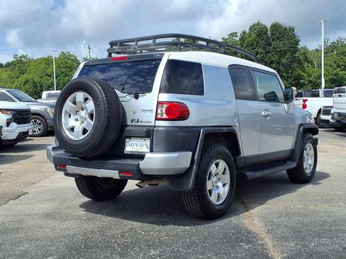 Used 2008 Toyota FJ Cruiser 2WD w/ Upgrade Pkg 2 image 2