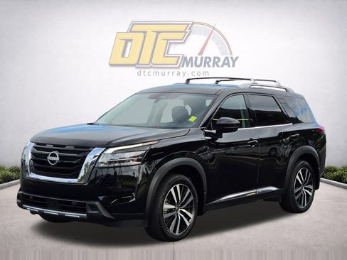 Used 2024 Nissan Pathfinder Platinum FWD image 2