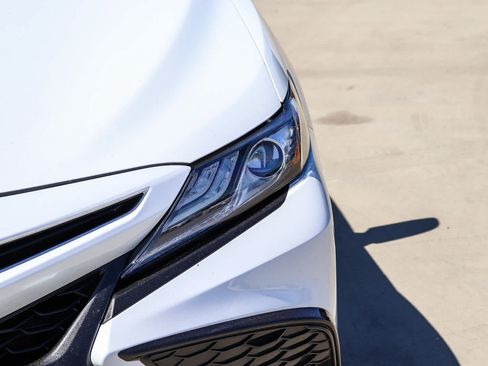 Used 2024 Toyota Camry XSE FWD image 7