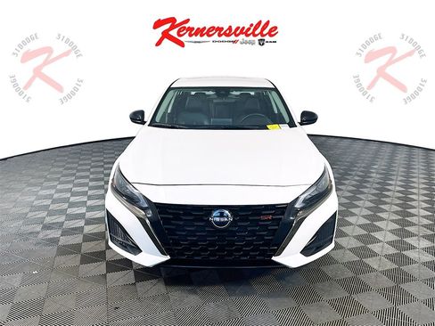 Used 2025 Nissan Altima 2.5 SR image 2